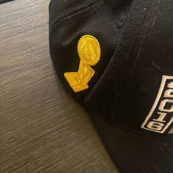 2016 Cavaliers NBA champs baseball cap Adidas lightly used snapback black white - Picture 3 of 6